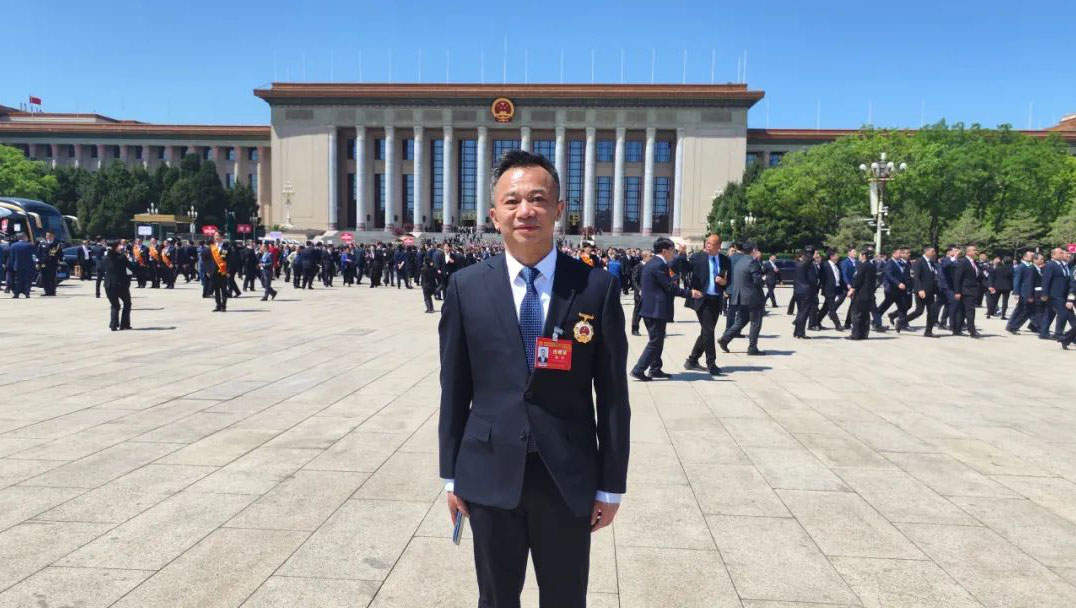 重磅！龙八国际再添一名天下劳动模范